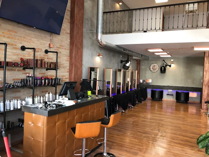 Interior del salón JuandiDíaz Peluqueros en Arrecife, Lanzarote - Peluquería de lujo